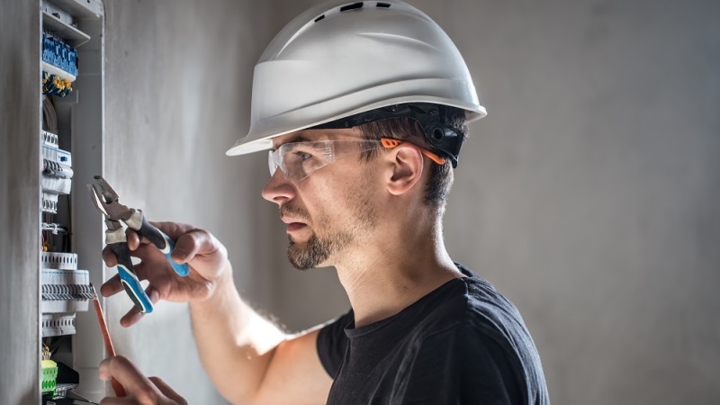 When to Hire an Electrician